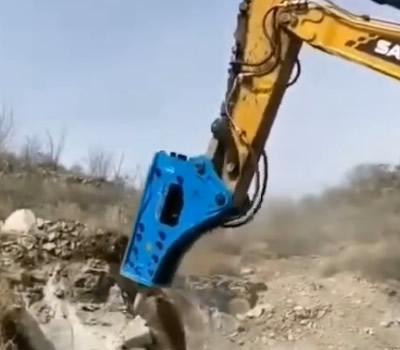 Excavator hydraulic crushing construction site